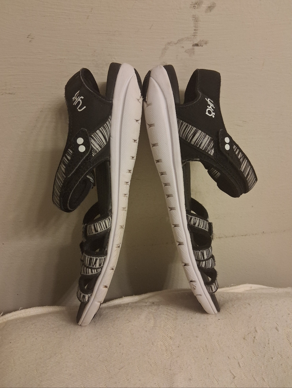 Womens RYKA  Black & White Striped Sport Sandals Size 9W - Picture 8 of 15